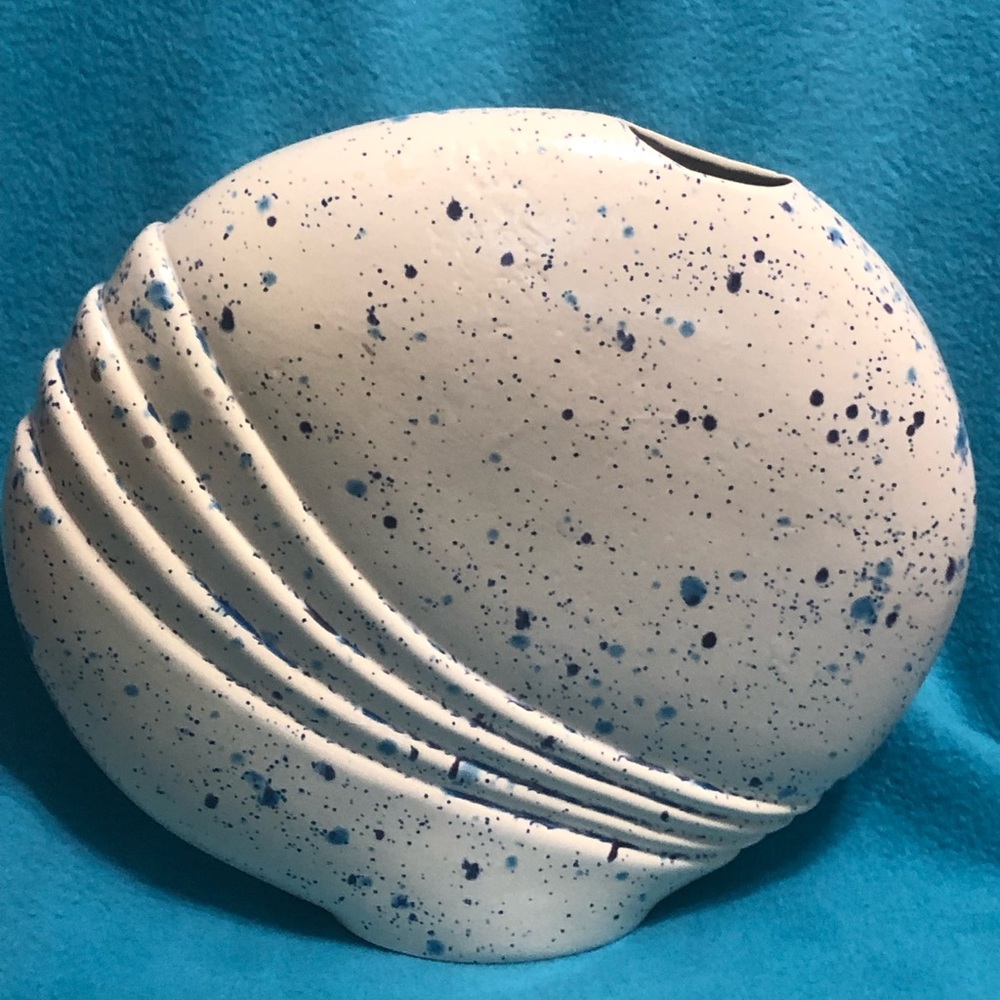 Ceramic Vase - Picture 2 of 4